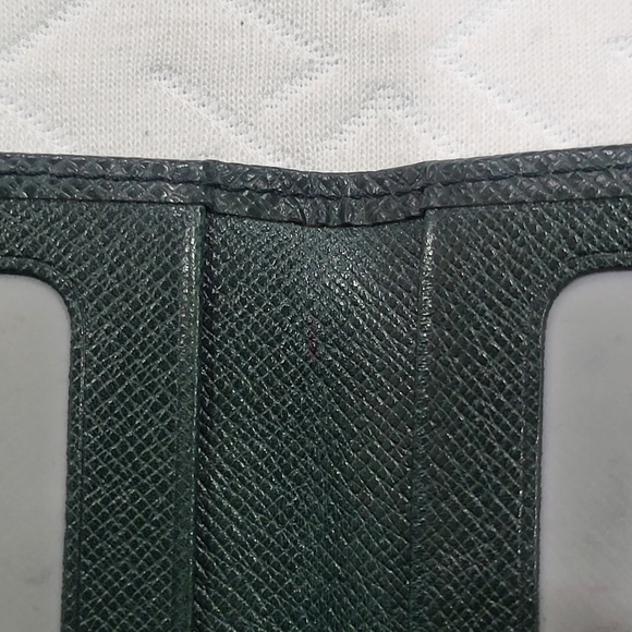 Louis Vuitton Taiga Cardholder..Like New Condition.. W/COA!!! - Picture 8 of 12